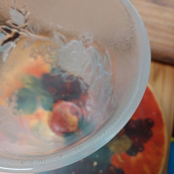 Vintage* 70s Frosted Crystal Rose Hand Etched Vase - Picture 9 of 11